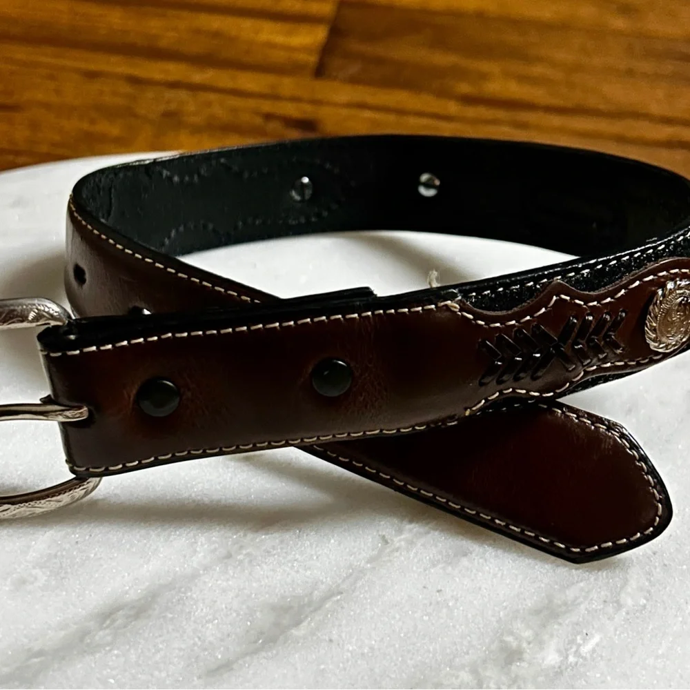 Nocona Belt Co. ~ Boys Size 18 ~ Western ~ Brown & Black Leather W/Conchos Belt